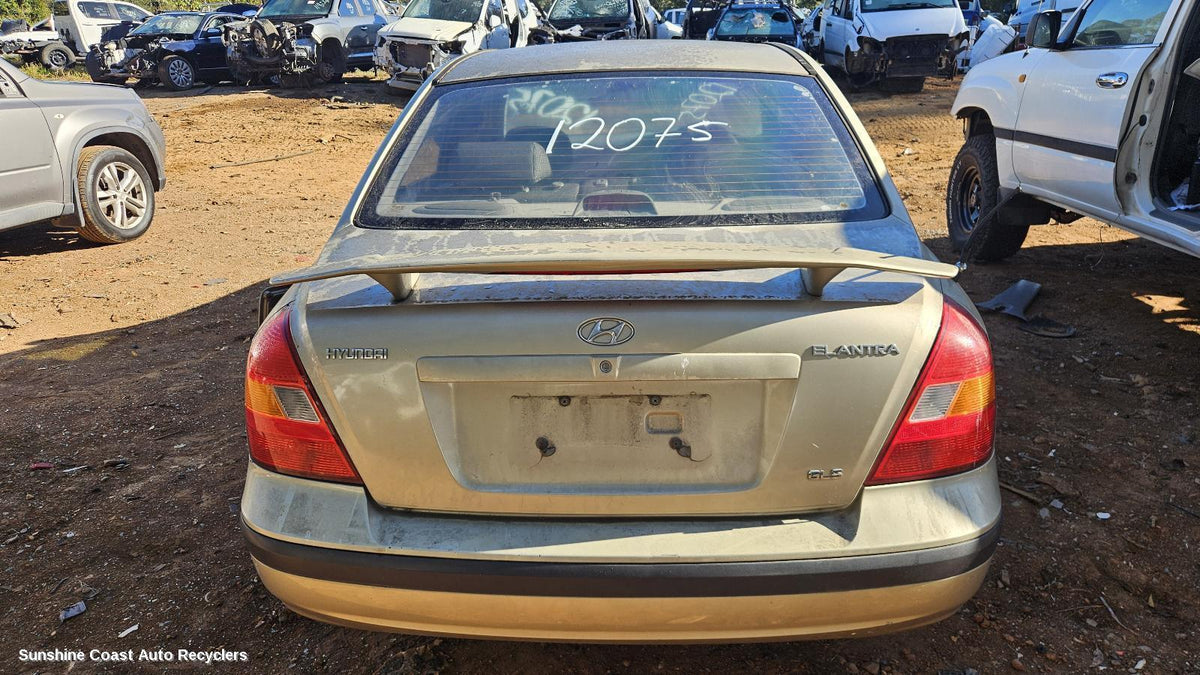 2000-2003 Hyundai Elantra Right Taillight