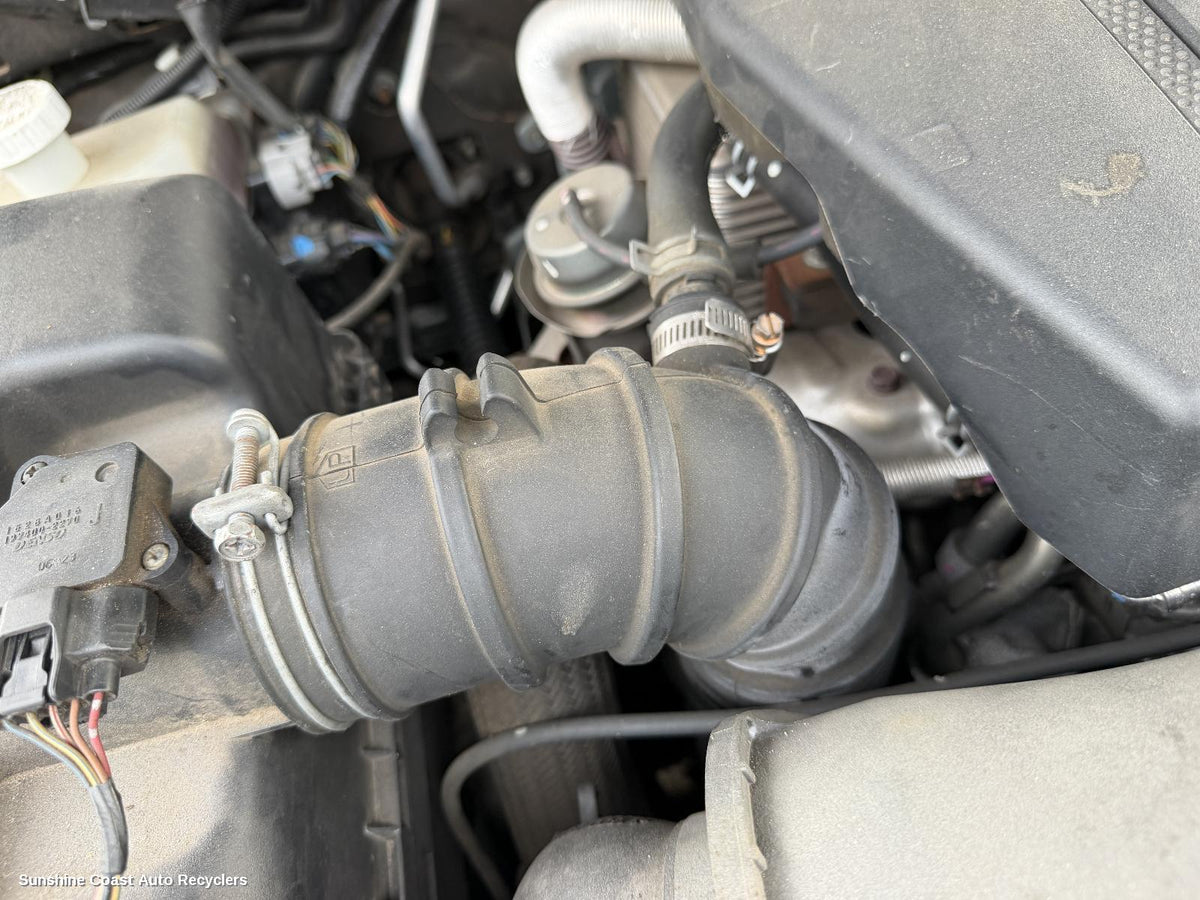 2006-2014 Mitsubishi Pajero Air Cleaner Duct Hos