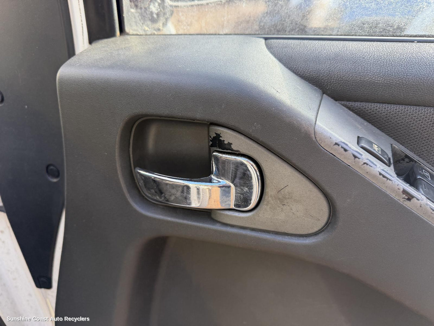 2005-2013 Nissan Pathfinder Door Handle