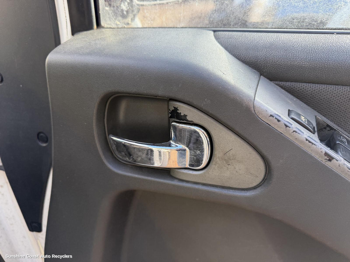 2005-2013 Nissan Pathfinder Door Handle