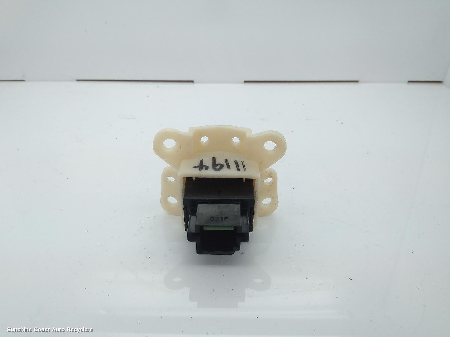 2009-2015 Mitsubishi Triton Misc Switch Relay