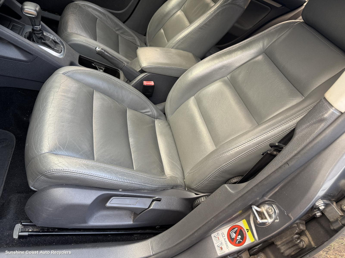 2004-2009 Volkswagen Golf Front Seat
