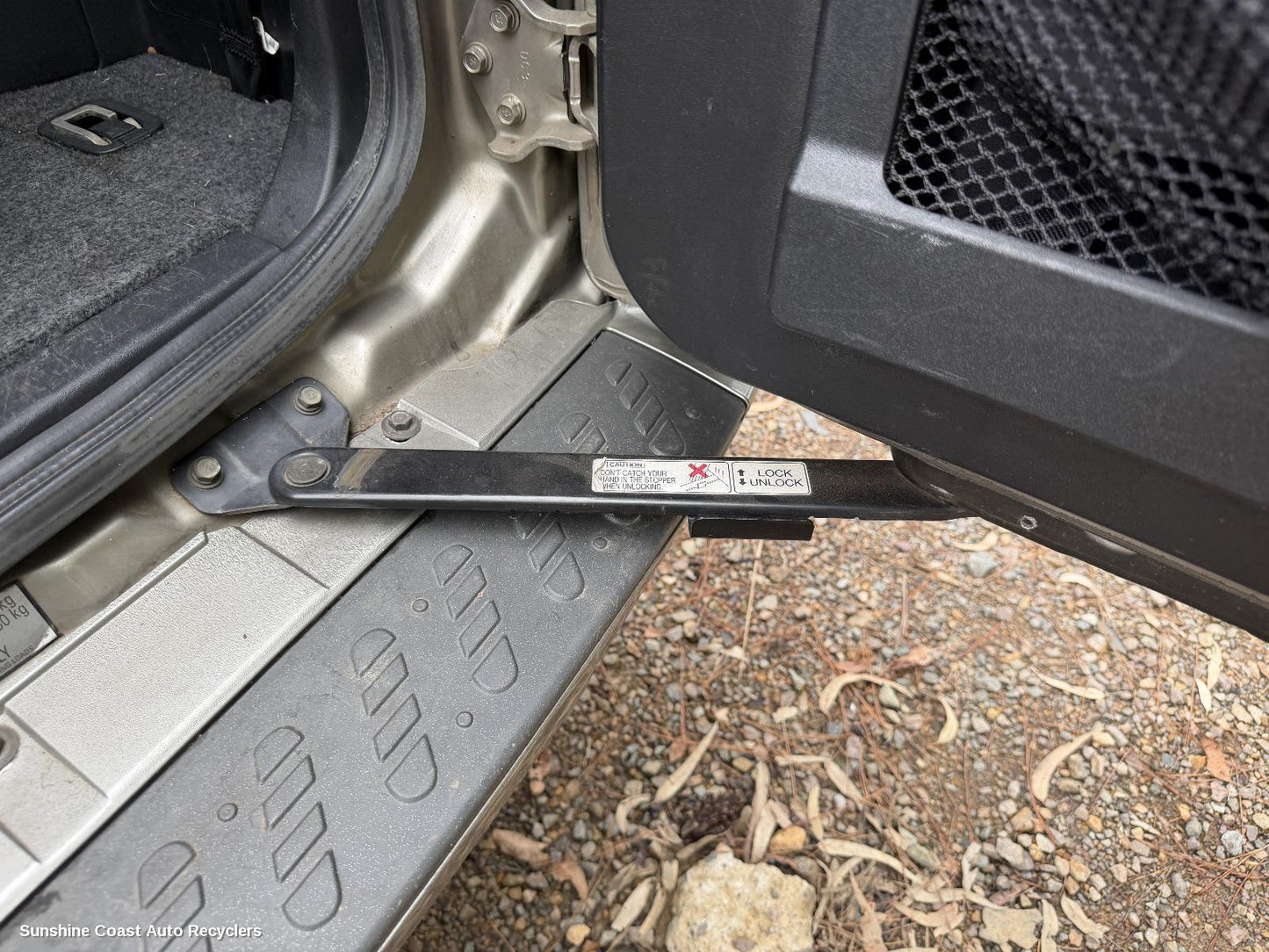 2002-2006 Mitsubishi Pajero Hatch Strut