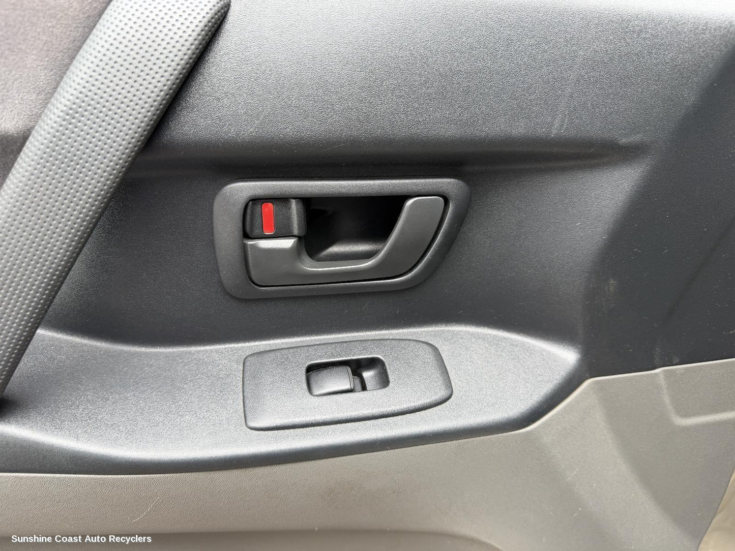 2002-2006 Mitsubishi Pajero Door Handle