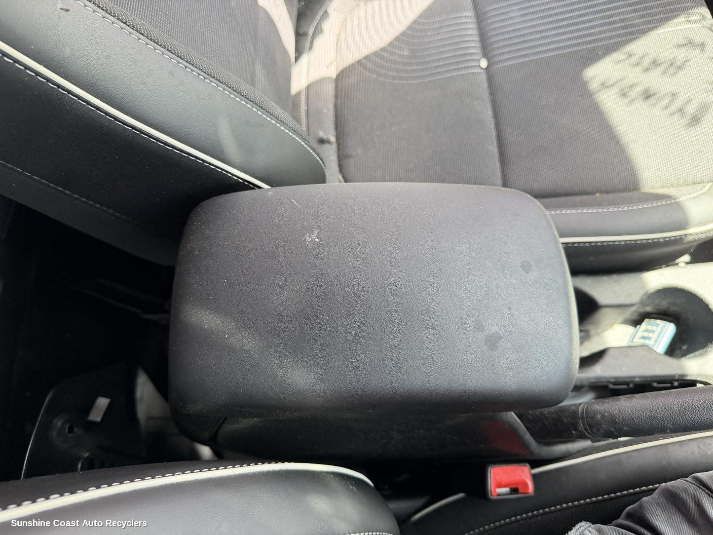 2019-2026 Hyundai Venue Console