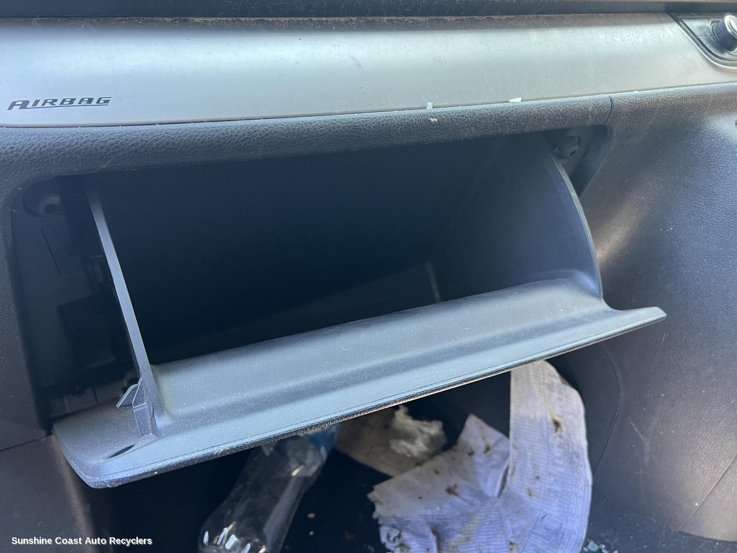 2015-2025 Ldv G10 Glove Box