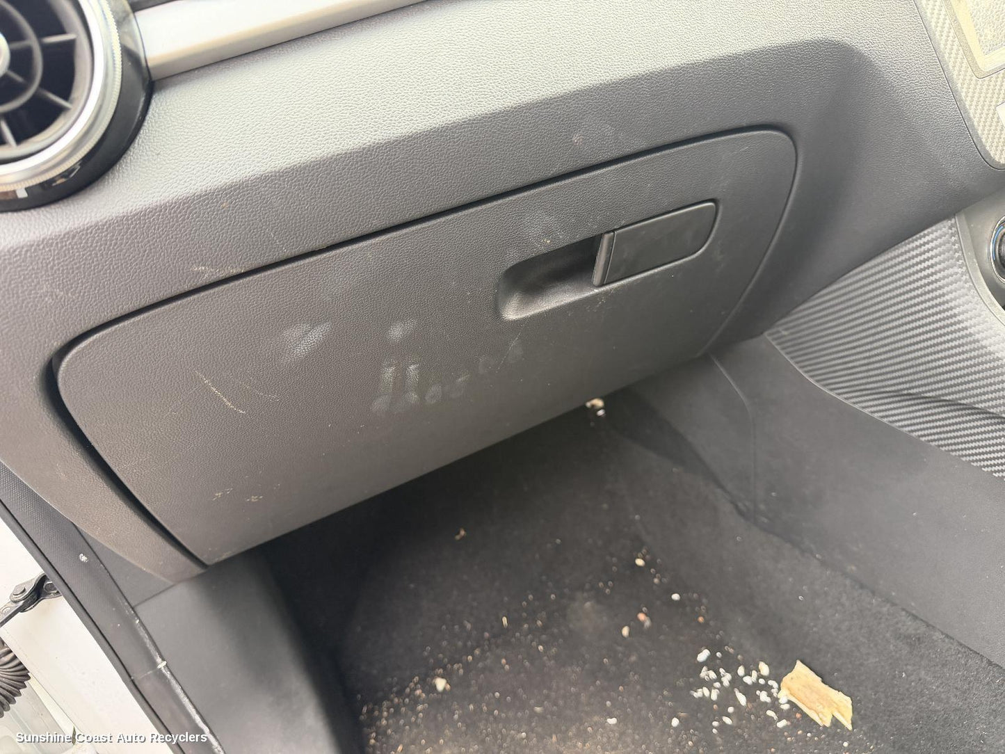 2017-2025 Mg Zs Glove Box