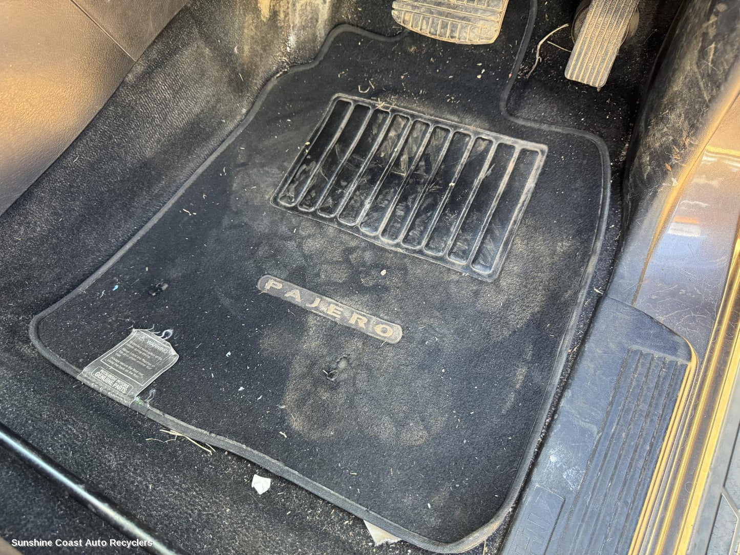 2010 Mitsubishi Pajero Floor Mats