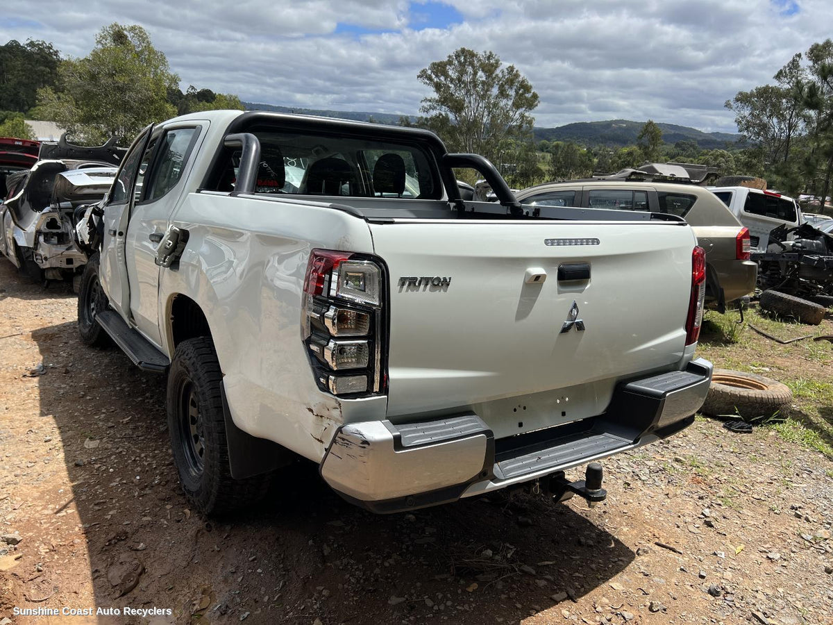 2015-2022 Mitsubishi Triton Axle