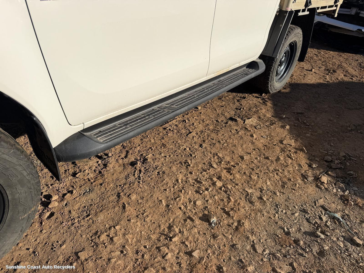 2015-2023 Toyota Hilux Side Step Skirt
