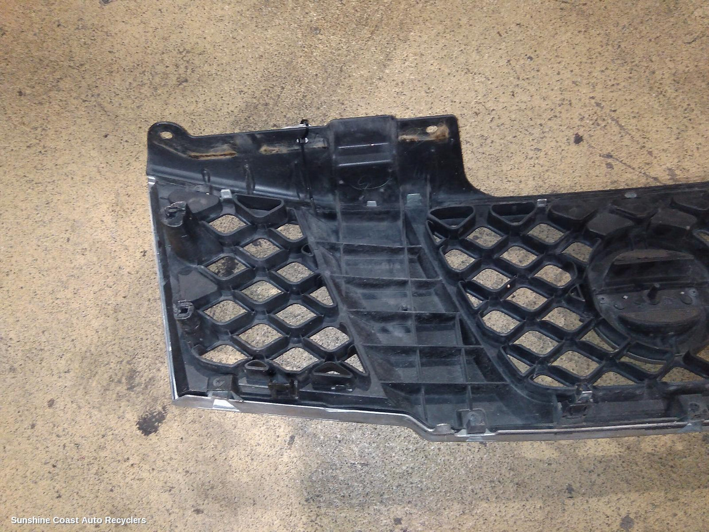 2012 Nissan Navara Grille