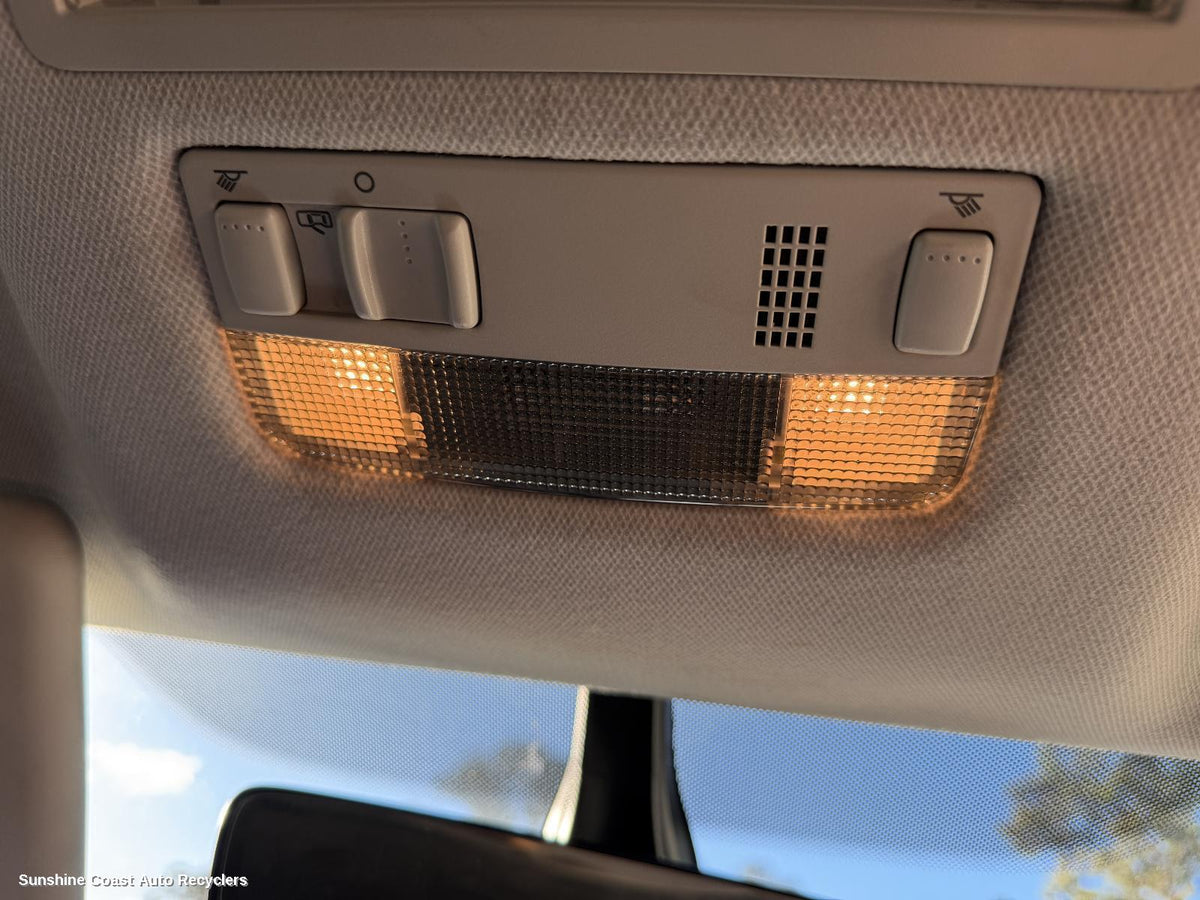2010-2022 Volkswagen Amarok Courtesy Light