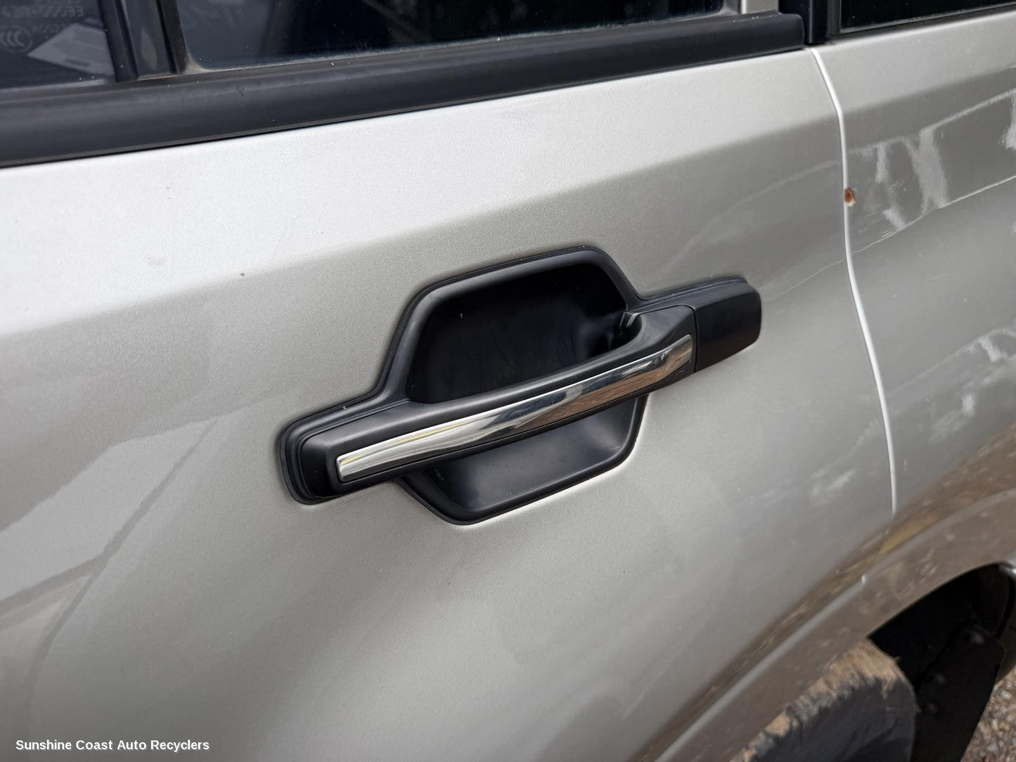 2000-2006 Mitsubishi Pajero Door Handle