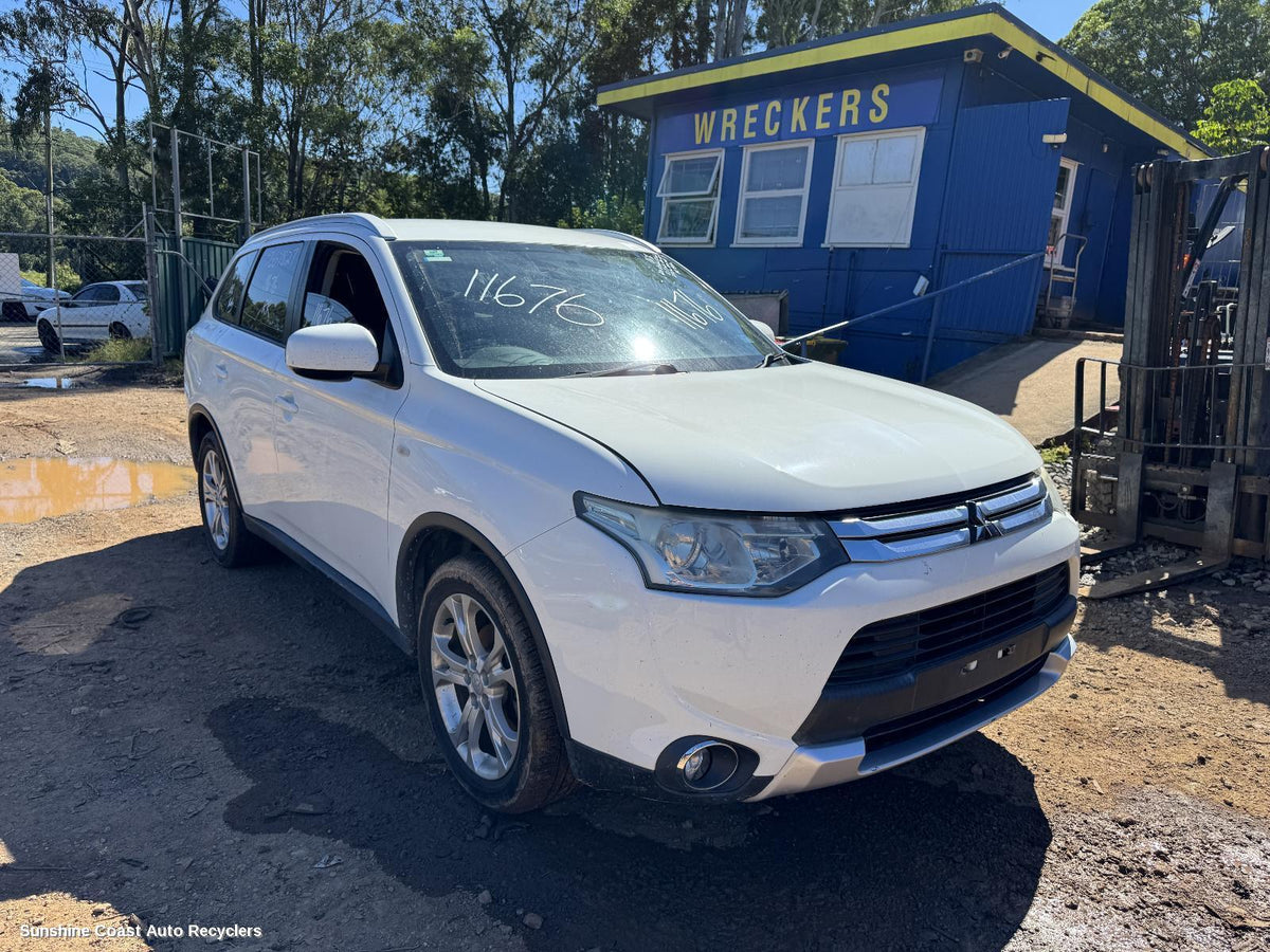 2014-2015 Mitsubishi Outlander Left Guard