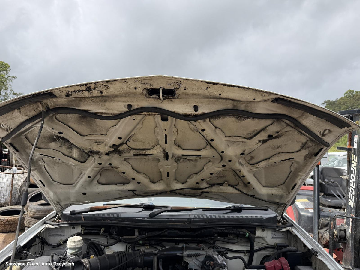 2006-2009 Mitsubishi Triton Plenum Chamber