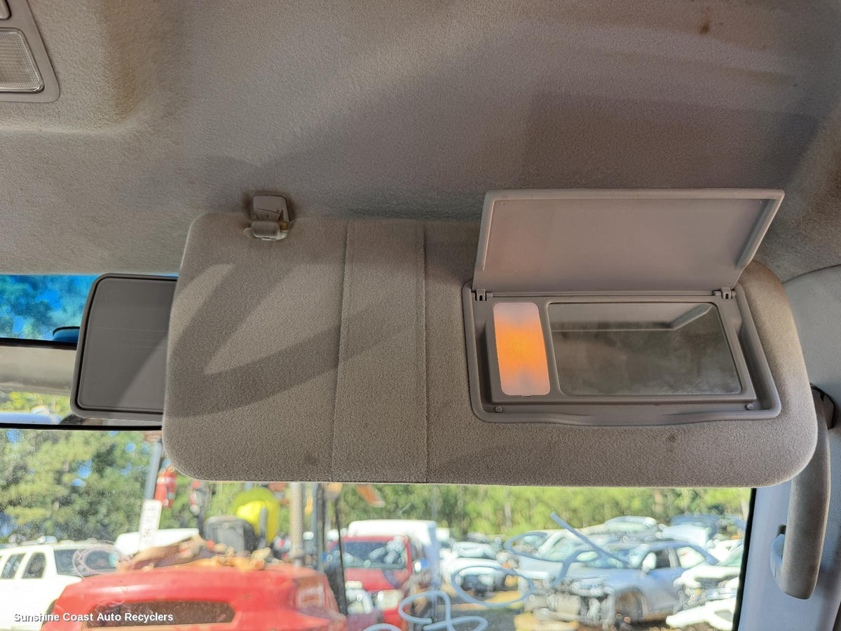 2002-2006 Mitsubishi Pajero Sunvisor