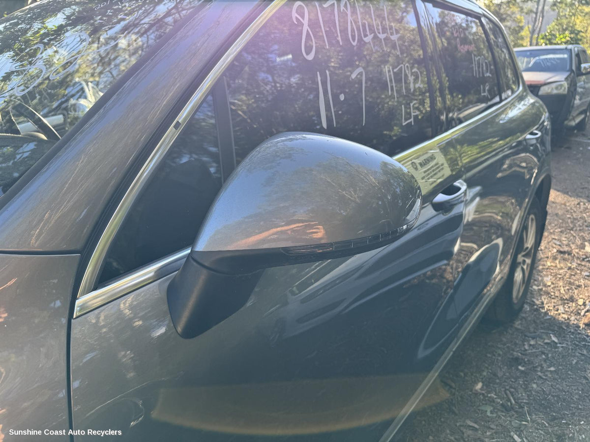 2010-2014 Volkswagen Touareg Left Door Mirror