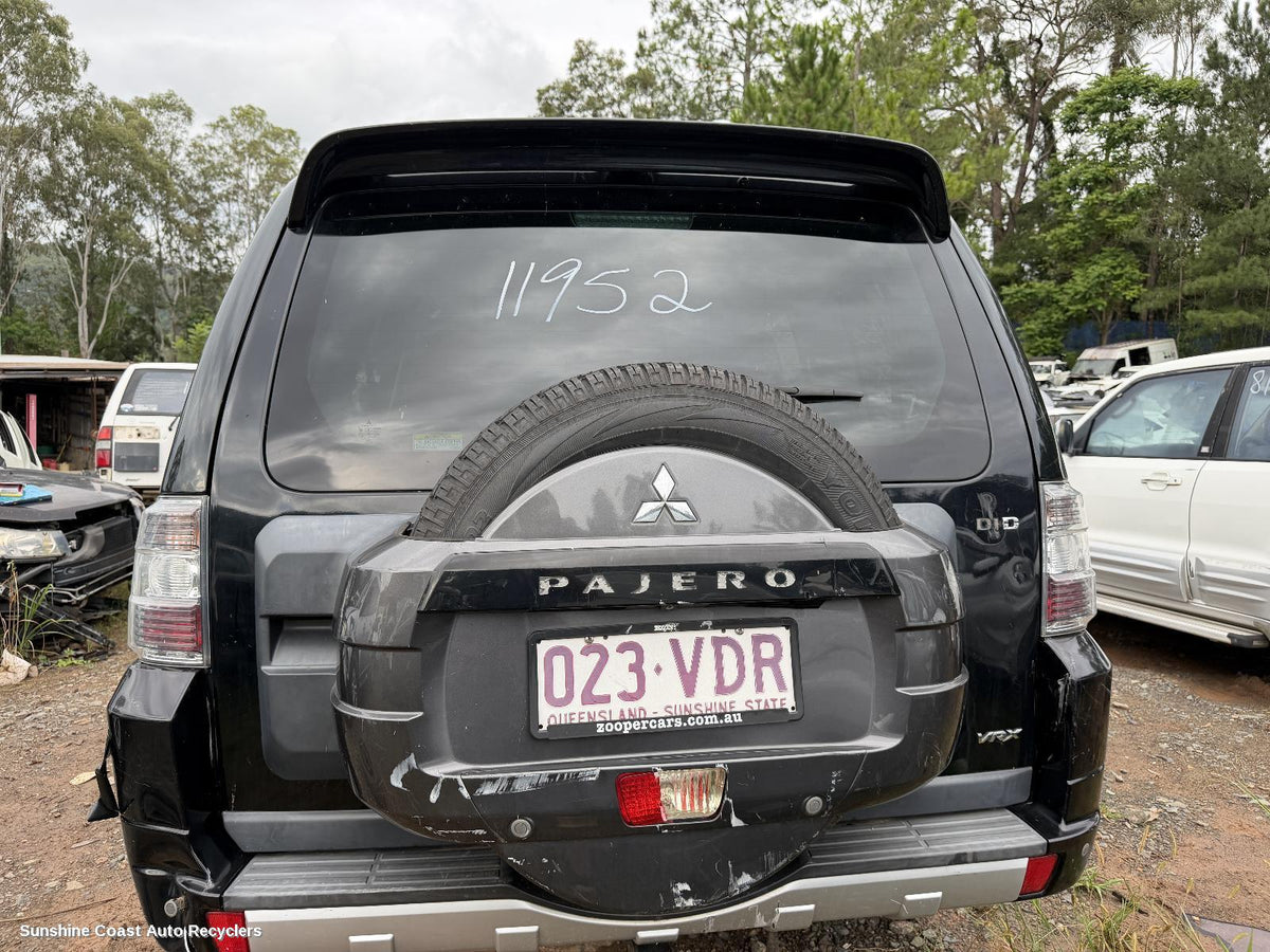 2006-2014 Mitsubishi Pajero High Level Stoplight
