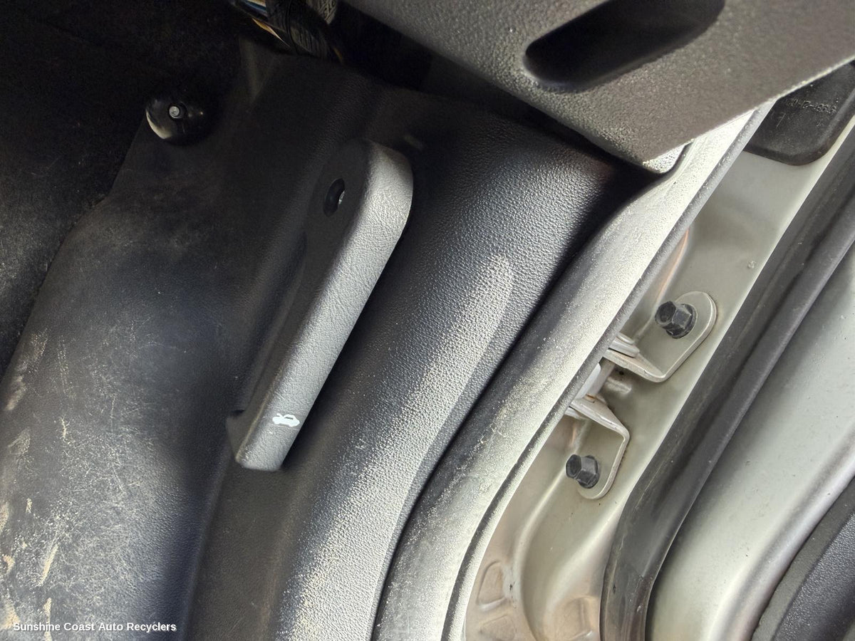 2007-2012 Hyundai I30 Bonnet Release