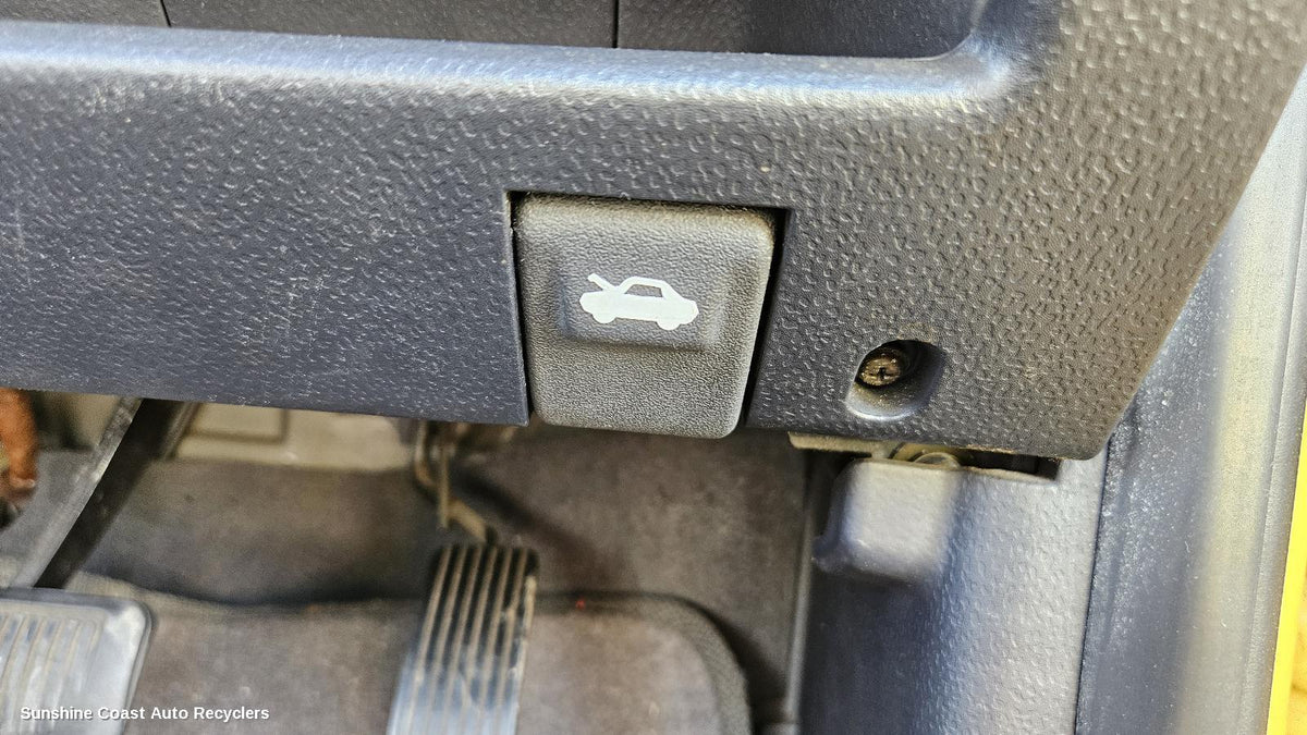 2002-2005 Hyundai Getz Bonnet Release