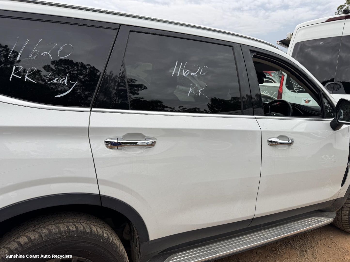 2022 Ldv D90 Right Rear Door Window