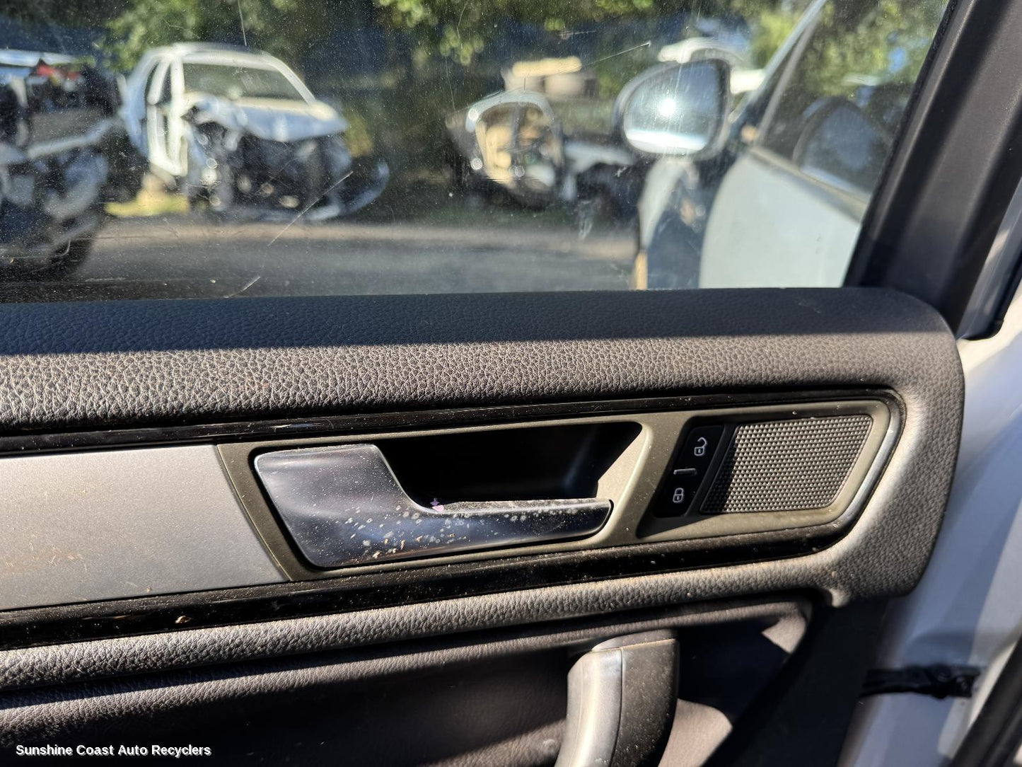 2011 Volkswagen Touareg Door Handle