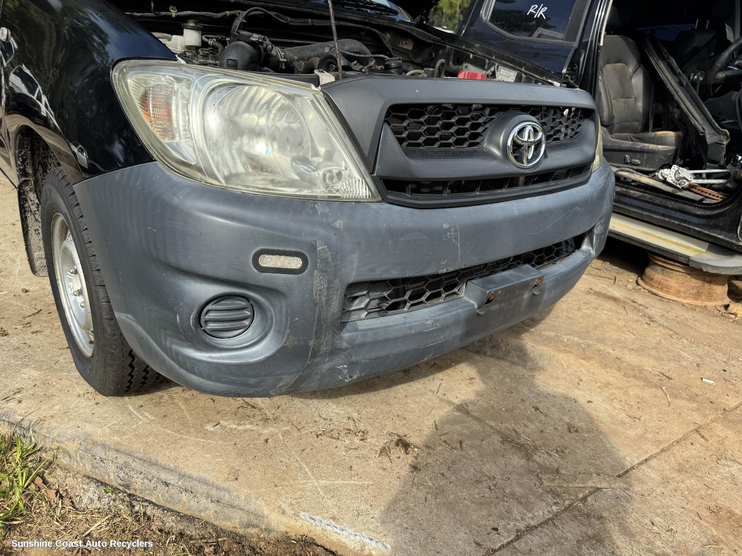 2010 Toyota Hilux Right Headlamp