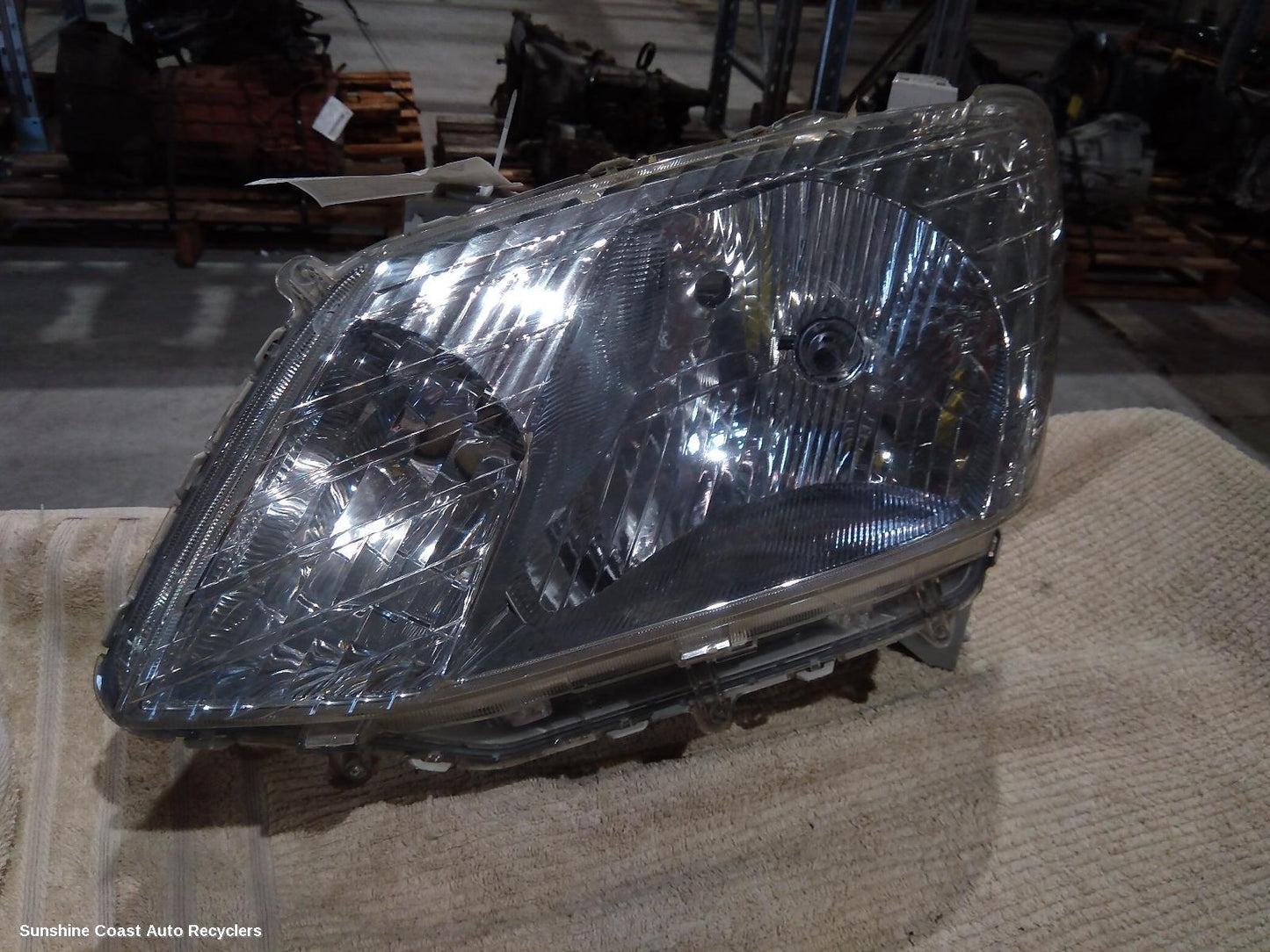 2014 Isuzu Dmax Left Headlamp