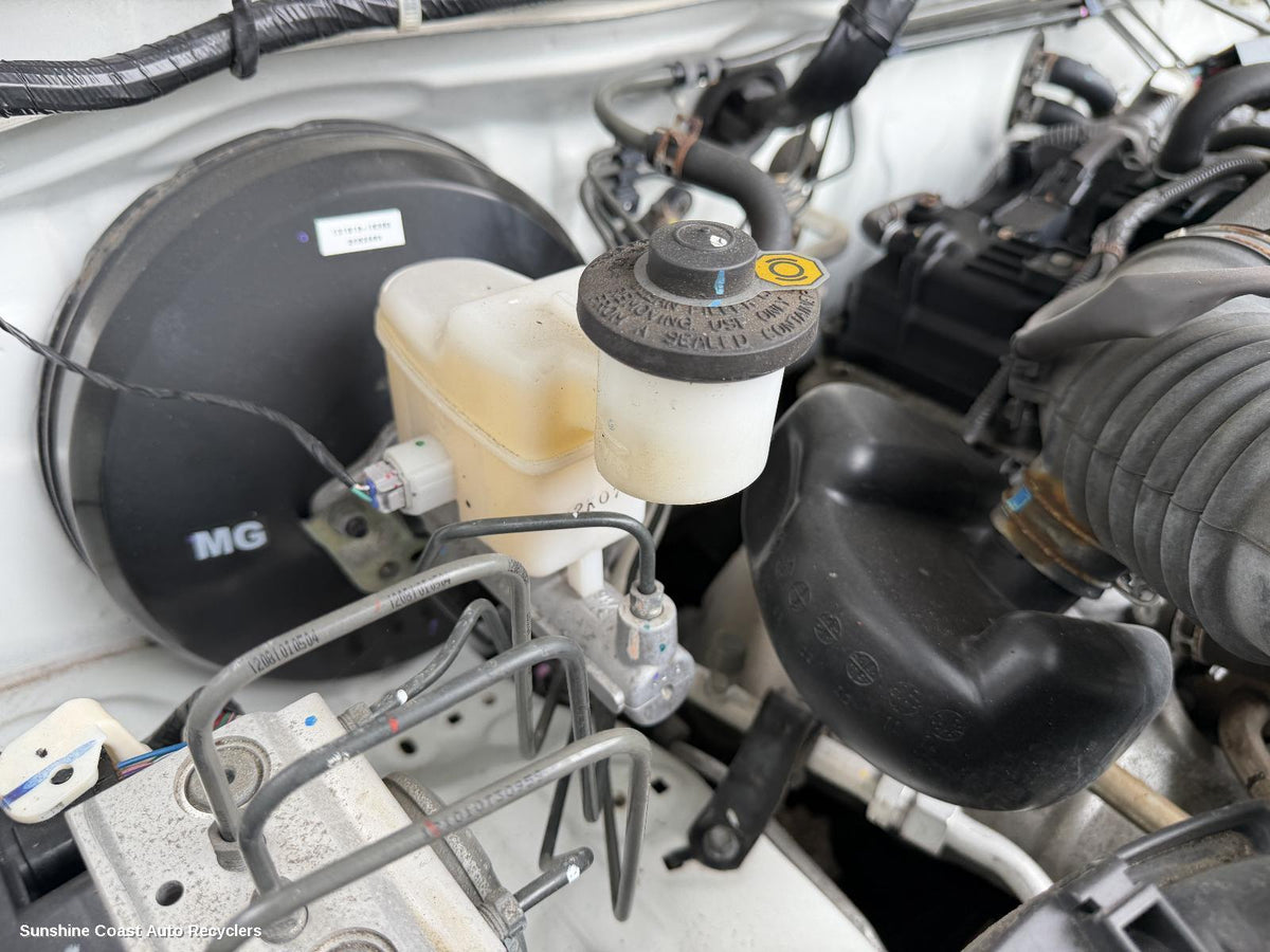 2005-2015 Toyota Hilux Master Cylinder