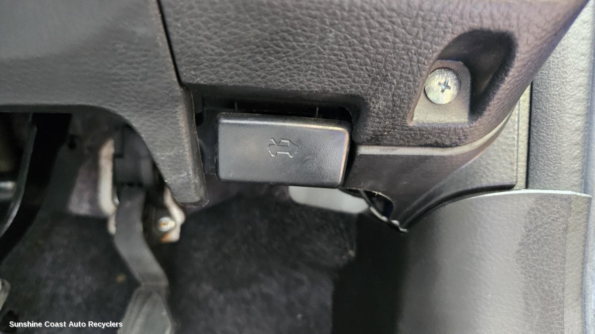 2011-2017 Suzuki Swift Bonnet Release