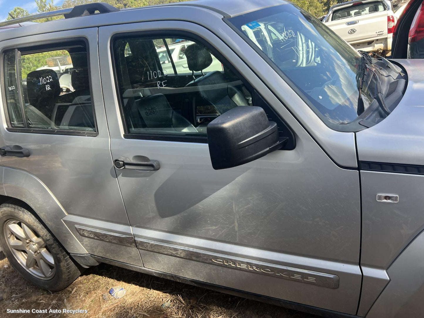 2010 Jeep Cherokee Right Front Door