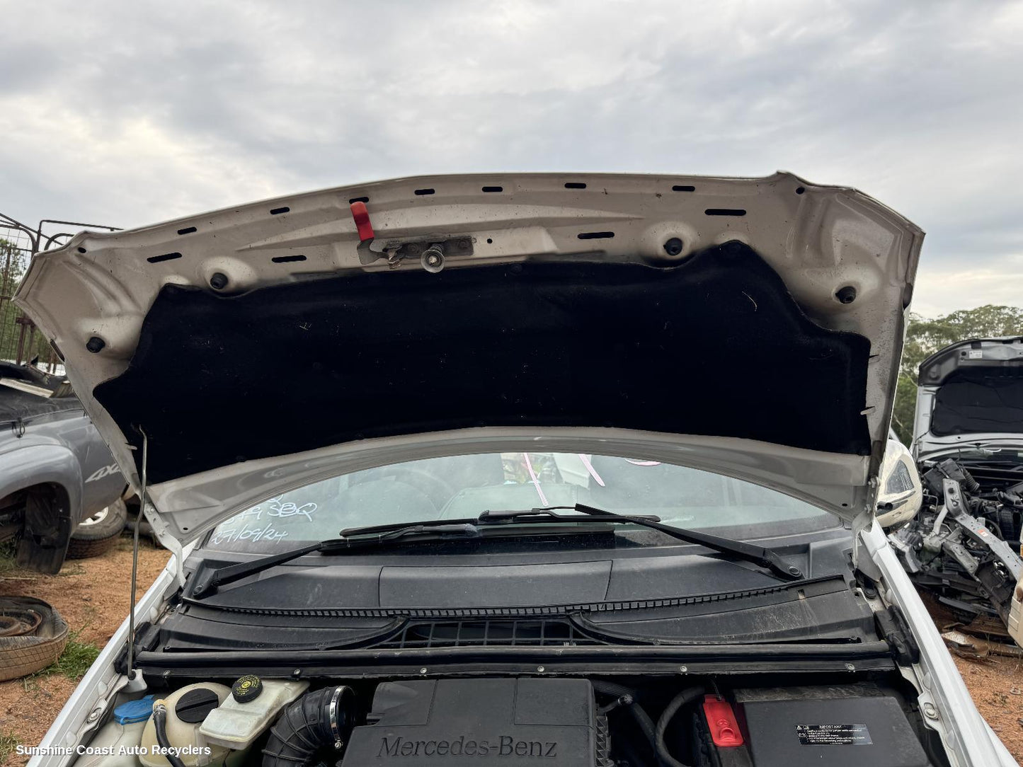 2008 Mercedes Vito Bonnet Hinge Strut