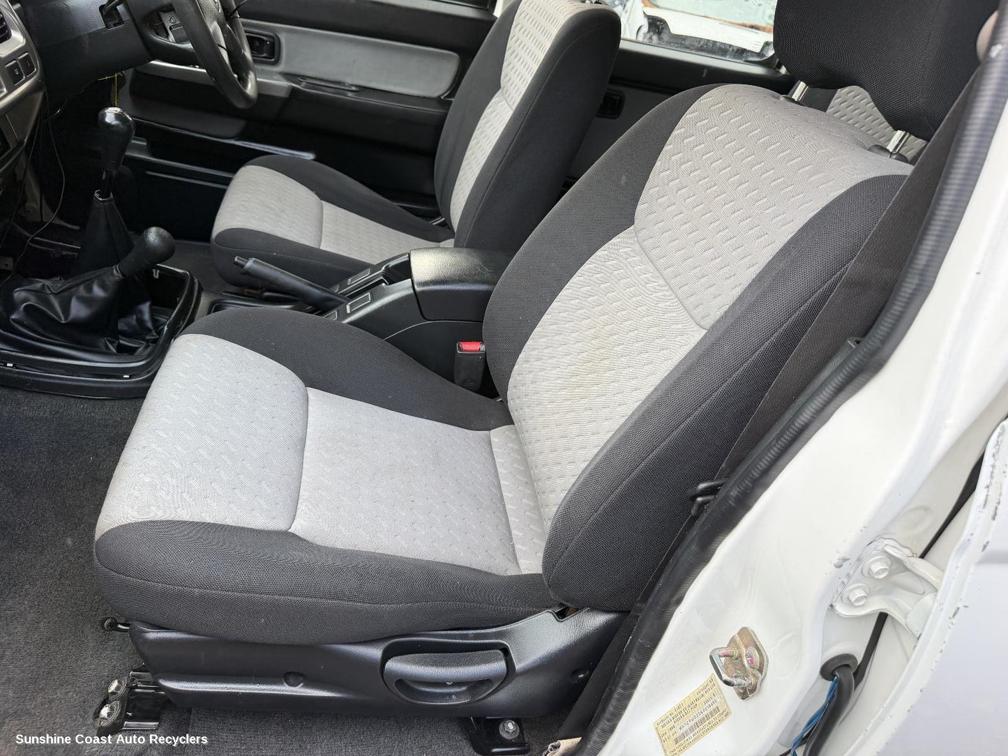 1997-2015 Nissan Navara Front Seat