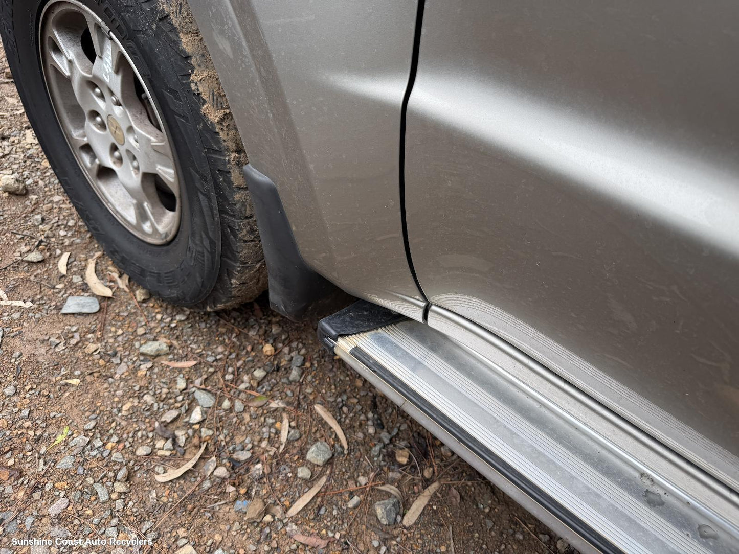2002-2006 Mitsubishi Pajero Mud Flaps