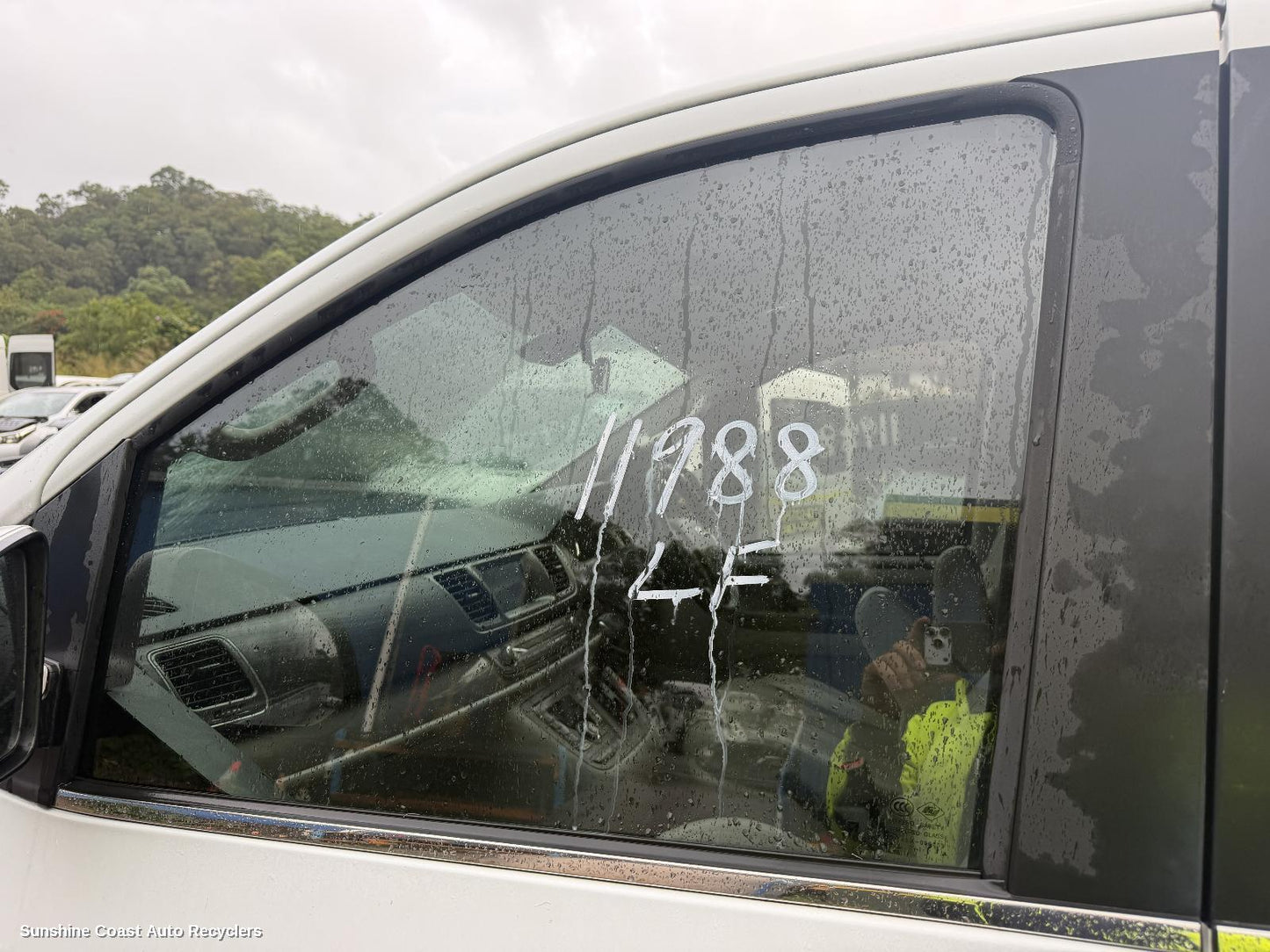 2015-2025 Ldv G10 Left Front Door Window