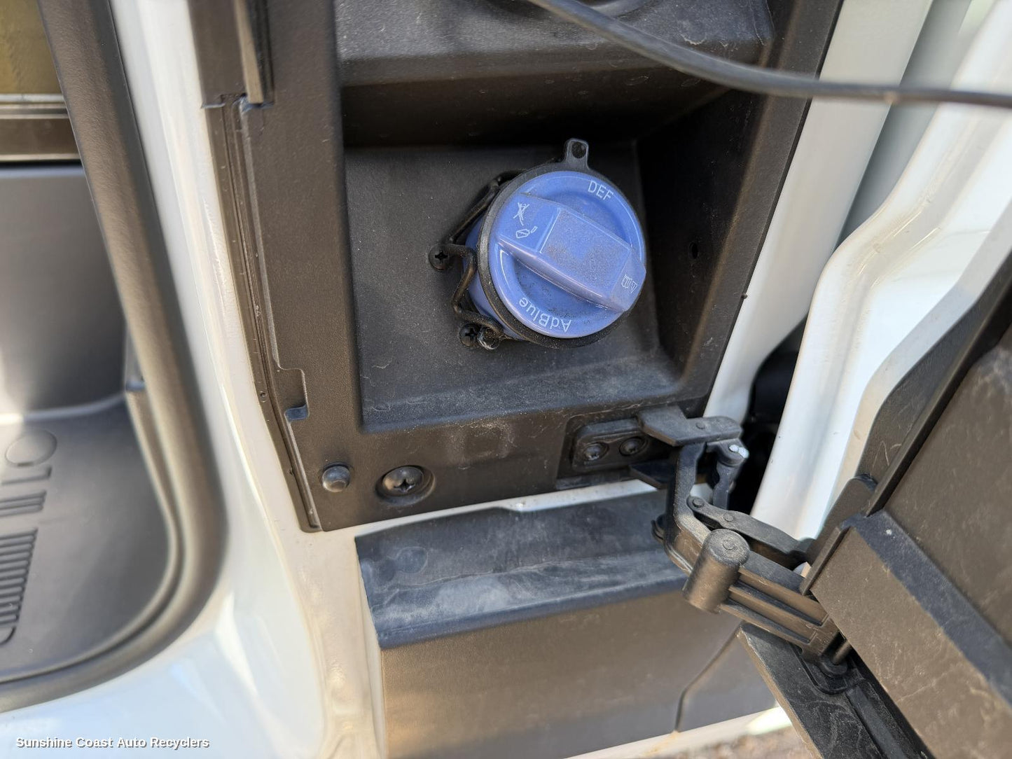 2020-2026 Ldv Deliver 9 Fuel Door   Filler