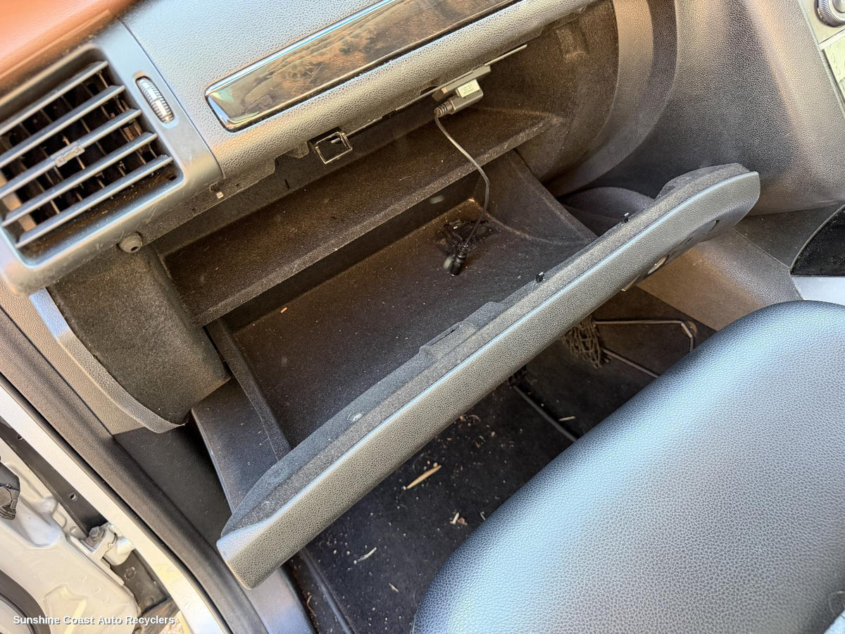 2006-2010 Mercedes R Class Glove Box