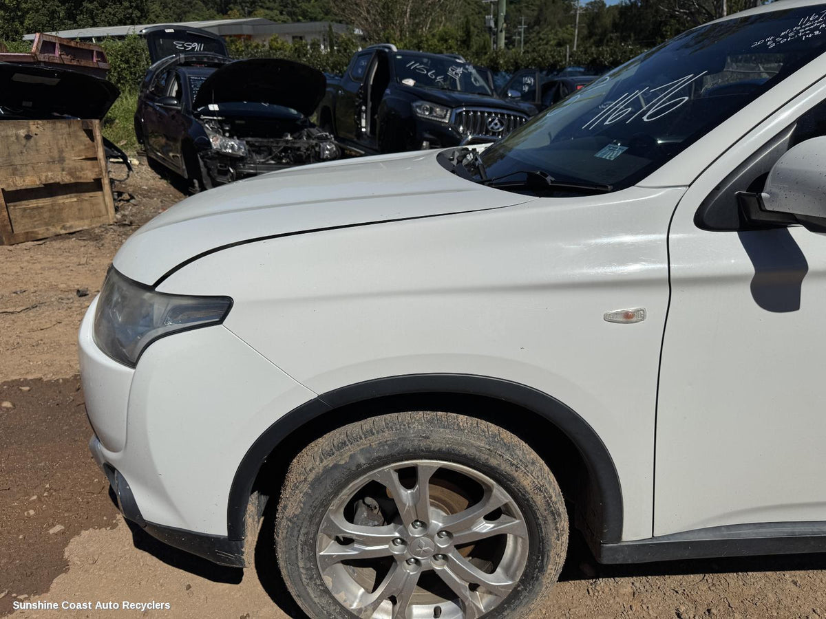 2014-2015 Mitsubishi Outlander Left Guard