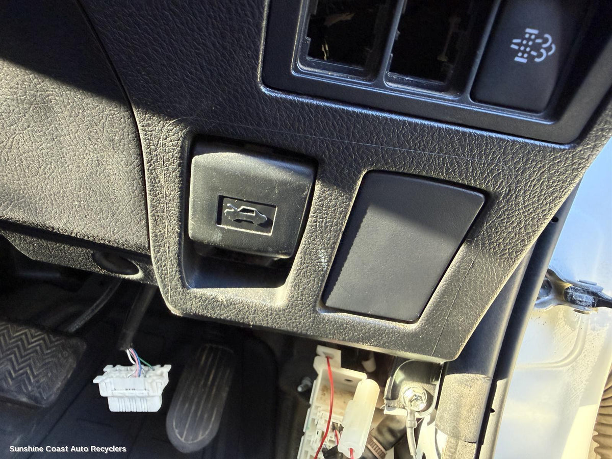 2015-2025 Toyota Hilux Bonnet Release