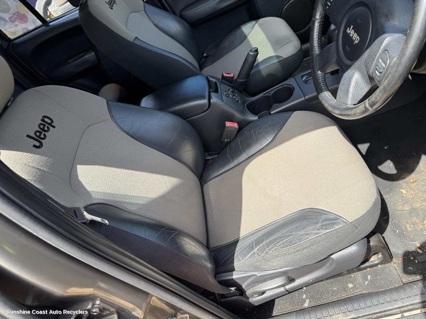 2004 Jeep Cherokee Front Seat
