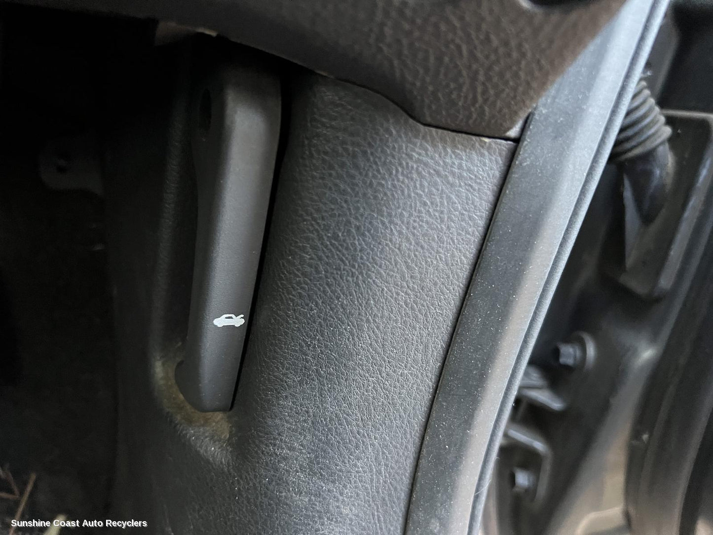 2009 Hyundai Santa Fe Bonnet Release