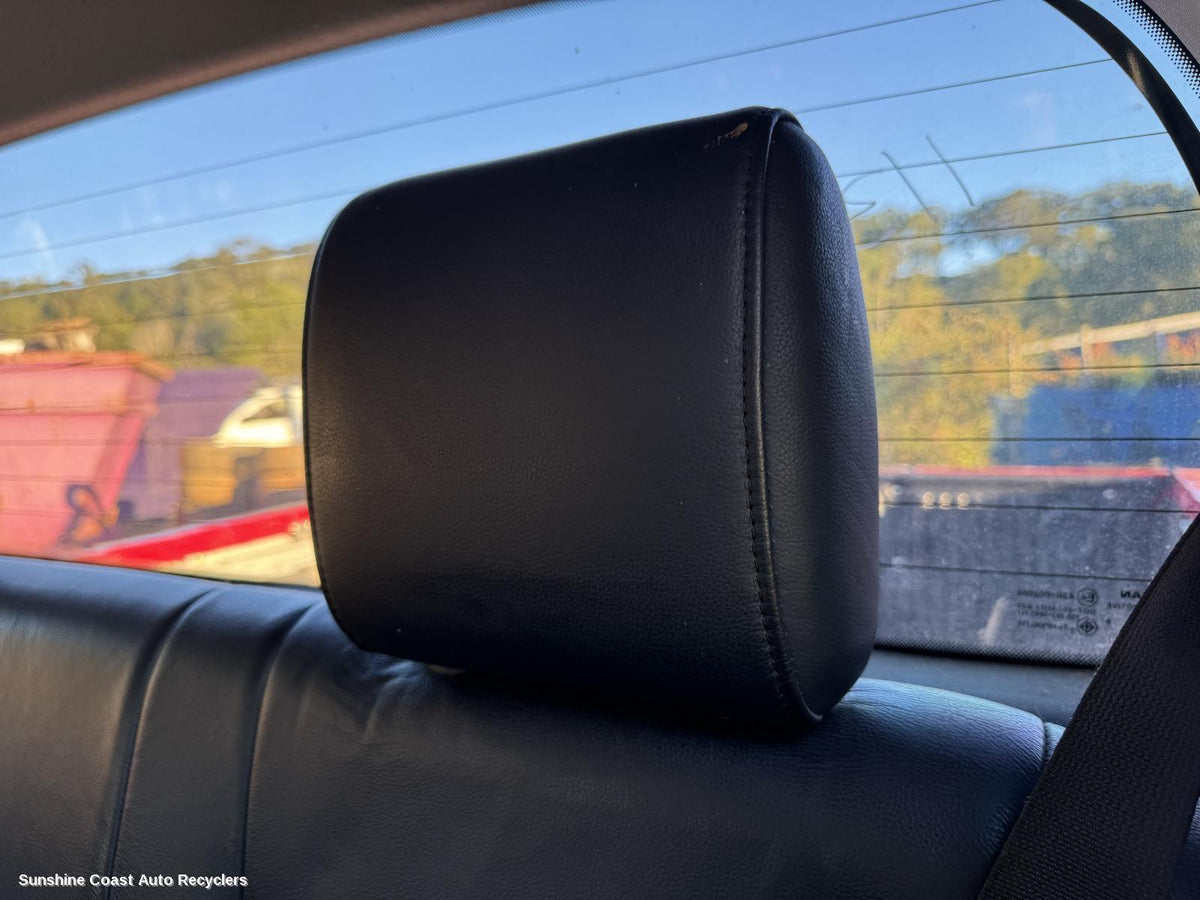2005-2015 Nissan Navara Headrest