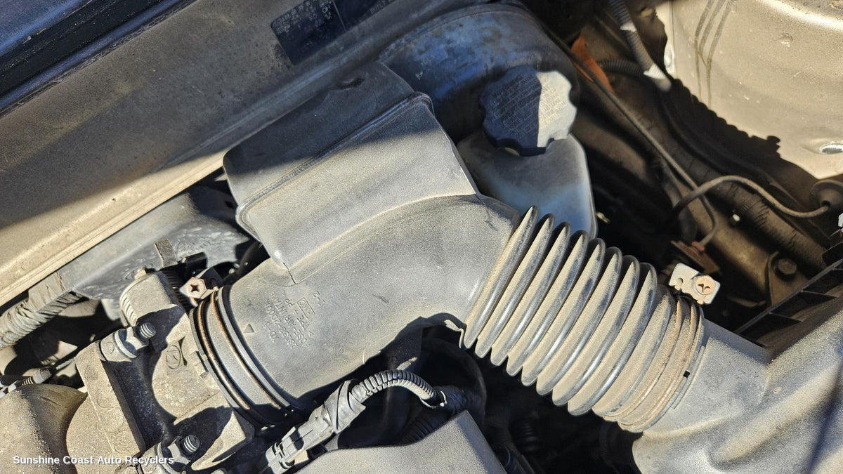 2000-2003 Hyundai Elantra Air Cleaner Duct Hos