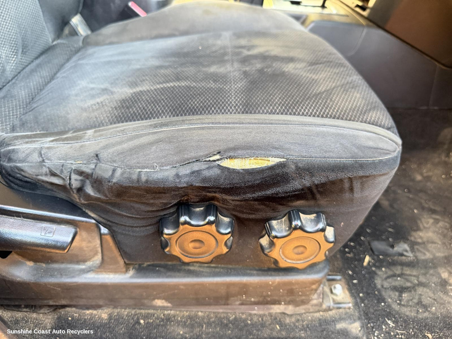 2006-2014 Mitsubishi Pajero Front Seat