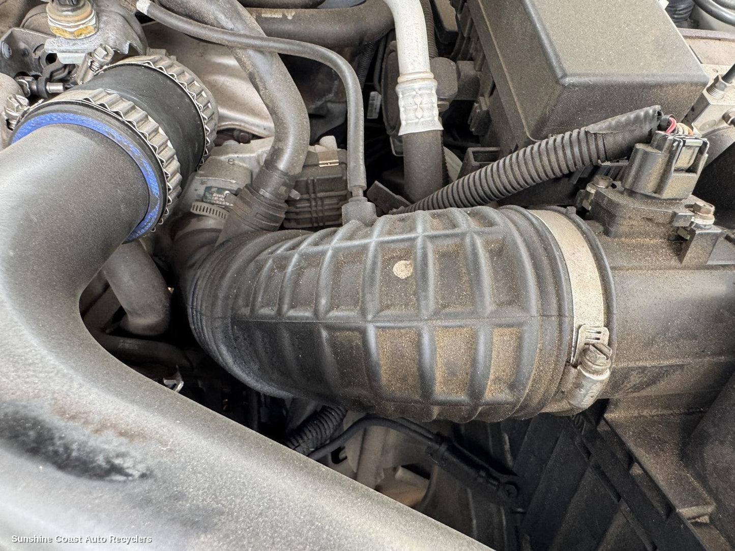 2010 Nissan Pathfinder Air Cleaner Duct Hos