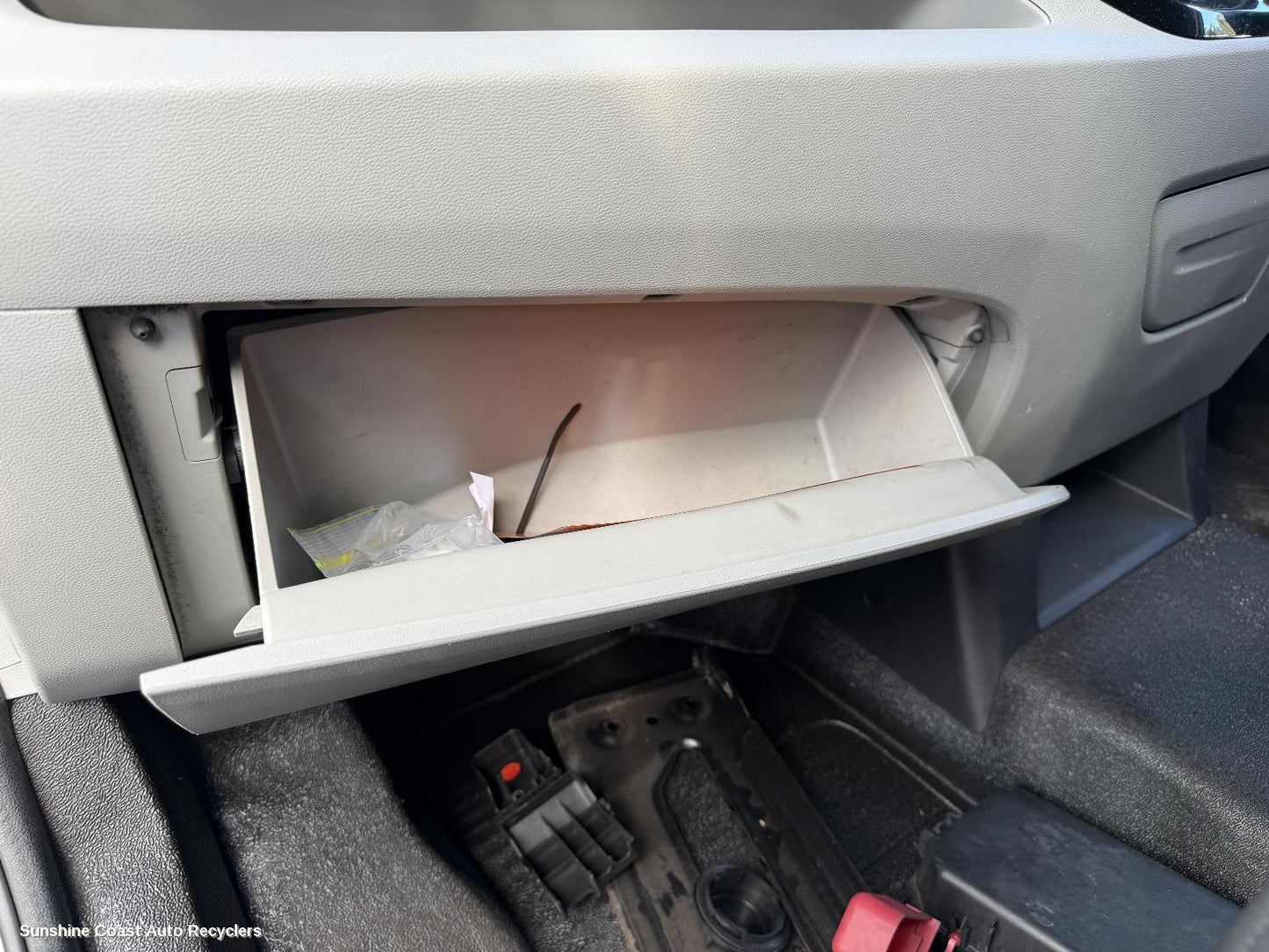 2020-2026 Ldv Deliver 9 Glove Box