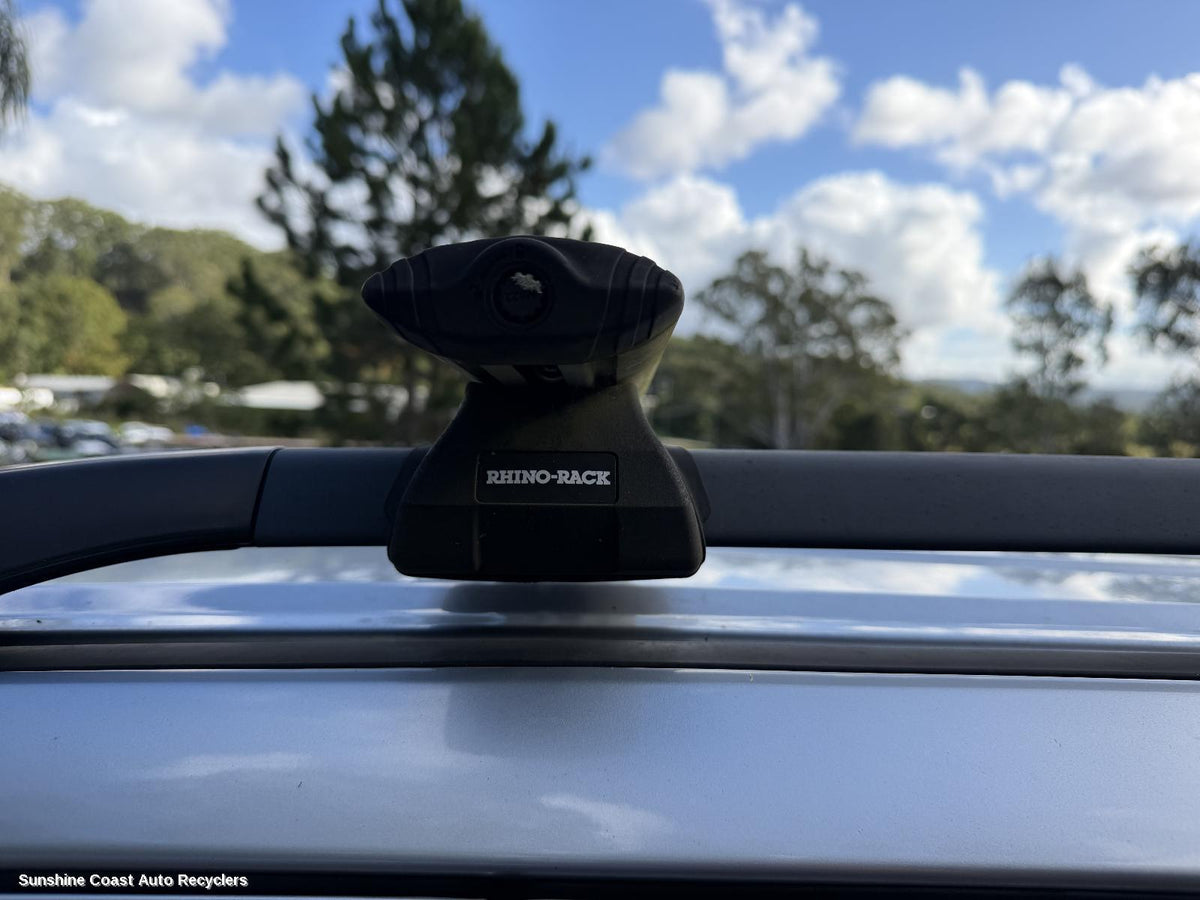 2006-2012 Mitsubishi Outlander Roof Rack Bars