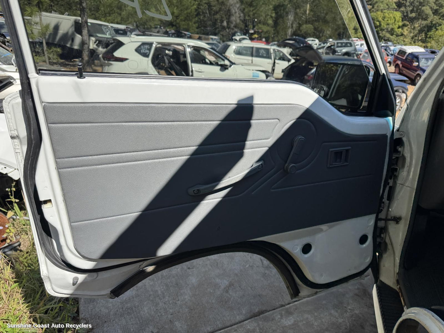 2007 Mitsubishi L300 Door Trim