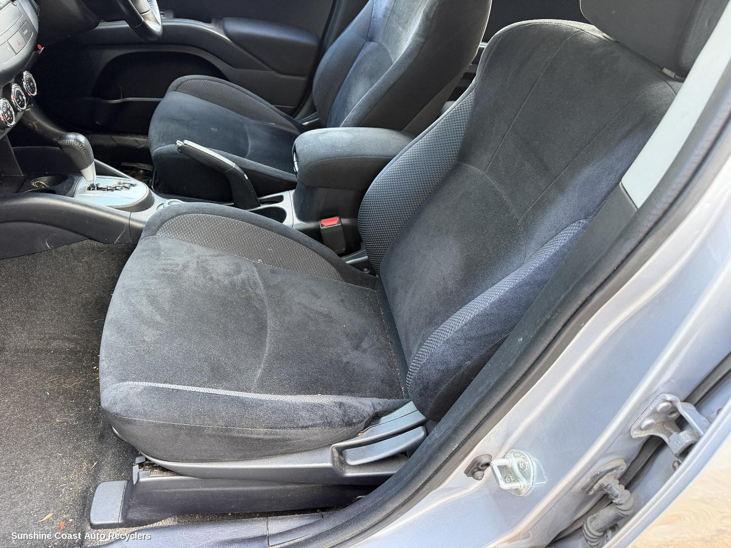 2009-2012 Mitsubishi Outlander Front Seat