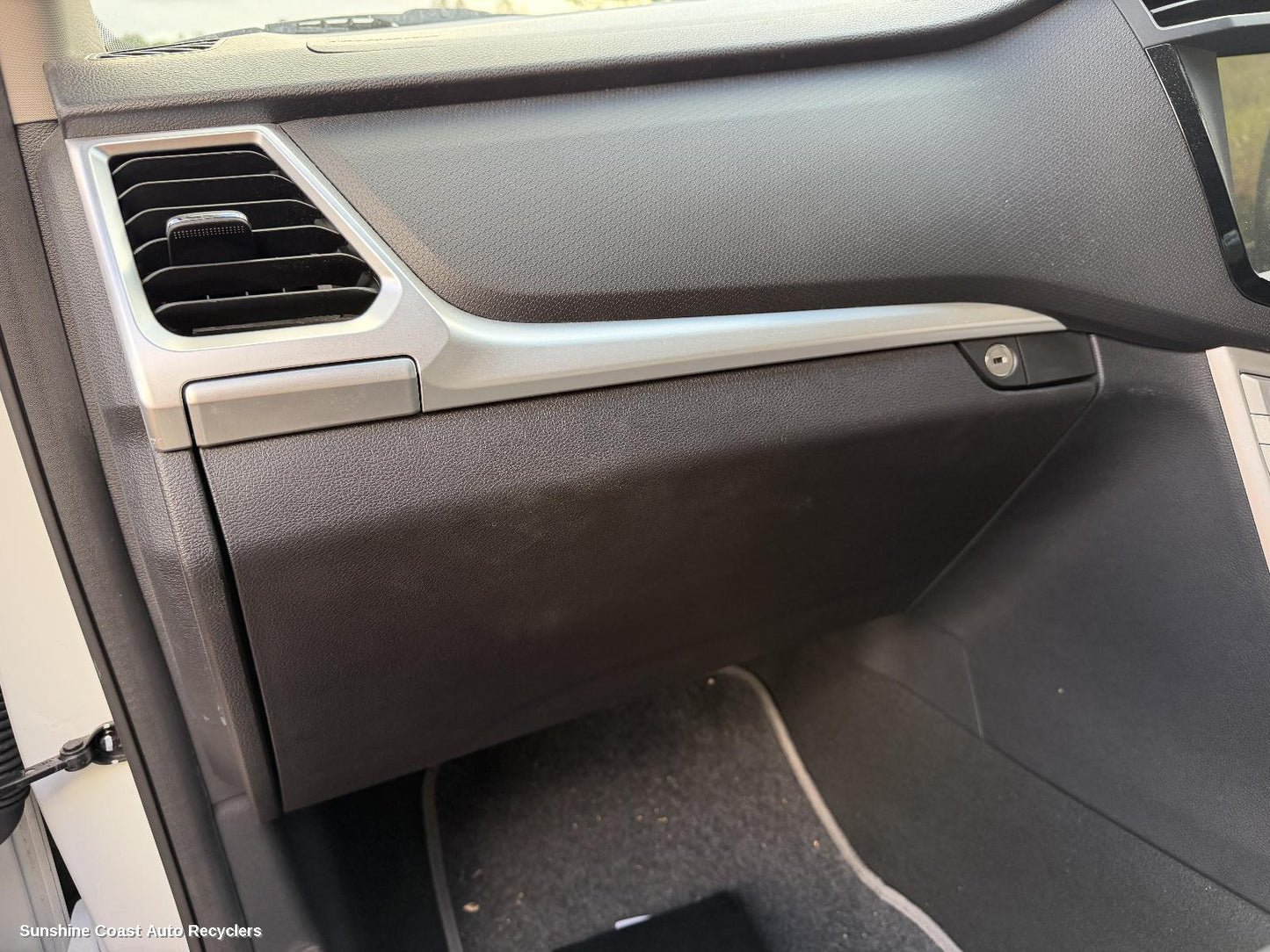 2017-2026 Ldv T60 Glove Box